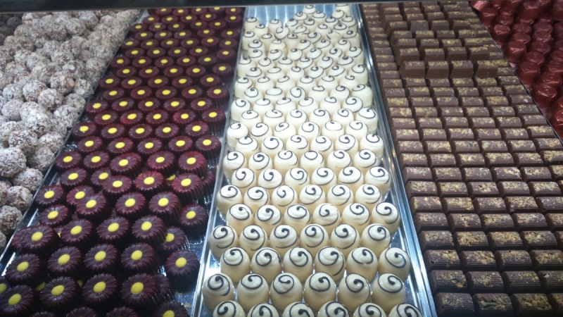 boutique-LE LAVANDOU-min_chocolates_milk_chocolate_white_chocolate_truffles_candy_food_treat_cacao-1213769